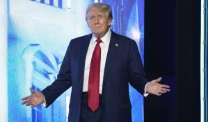 Trump llama a votar a cristianos y portadores de armas de fuego en un mitin en Florida