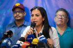 Oposición venezolana condena que se le haya impedido viajar a expresidentes para comicios