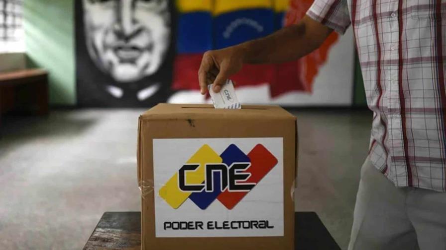 Comienzan a cerrar los centros de votación activados para las presidenciales en Venezuela