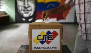 Decenas de venezolanos protestan en Miami por no poder votar en elecciones de su país