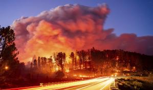 La gente huye de una ciudad de Idaho mientras avanzan los incendios forestales