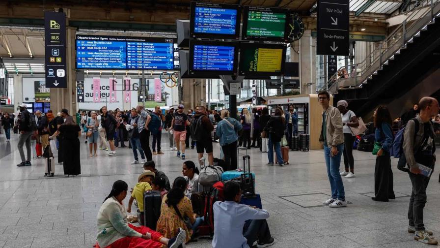 Fuegos provocados paralizan el tren de alta velocidad en Francia antes de la inauguración olímpica