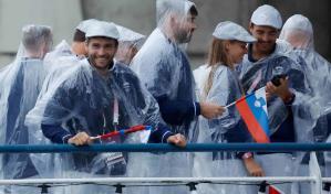 La lluvia empapa la ceremonia inaugural