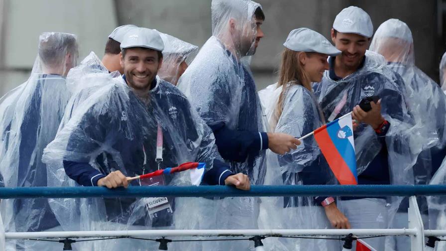 La lluvia empapa la ceremonia inaugural