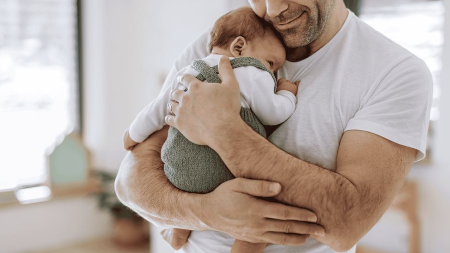 Ser padre provoca un descenso de la testosterona