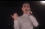 Céline Dion reaparece triunfal en lo alto de la torre Eiffel cantando en los Juegos Olímpicos
