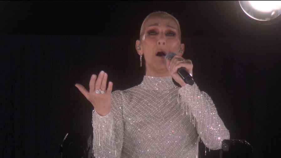 Céline Dion reaparece triunfal en lo alto de la torre Eiffel cantando en los Juegos Olímpicos