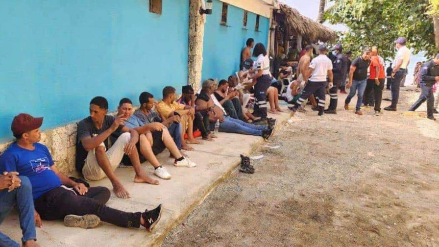 Armada amplía búsqueda de otras posibles víctimas del naufragio en Guayacanes Armada amplía búsqueda de otras posibles víctimas del naufragio en Guayacanes