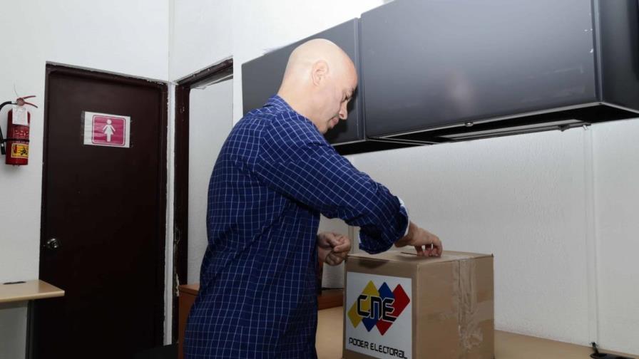 Moderado flujo de votantes venezolanos residentes en la República Dominicana