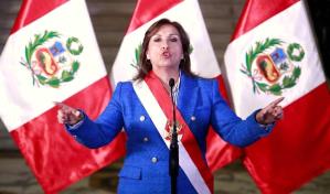 En día nacional, presidenta de Perú brinda informe ante un Congreso semivacío y protestas en calles