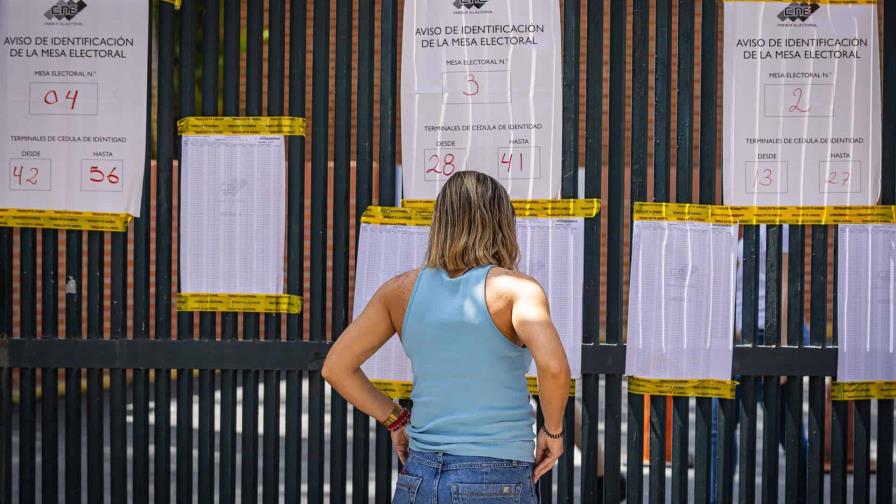 Comienzan a cerrar los centros de votación activados para las presidenciales en Venezuela