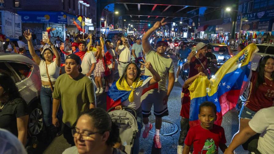 Venezolanos opositores en Nueva York celebran las elecciones sin esperar los resultados