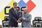 El Consejo Nacional Electoral venezolano proclama oficialmente presidente a Maduro El Consejo Nacional Electoral venezolano proclama oficialmente presidente a Maduro