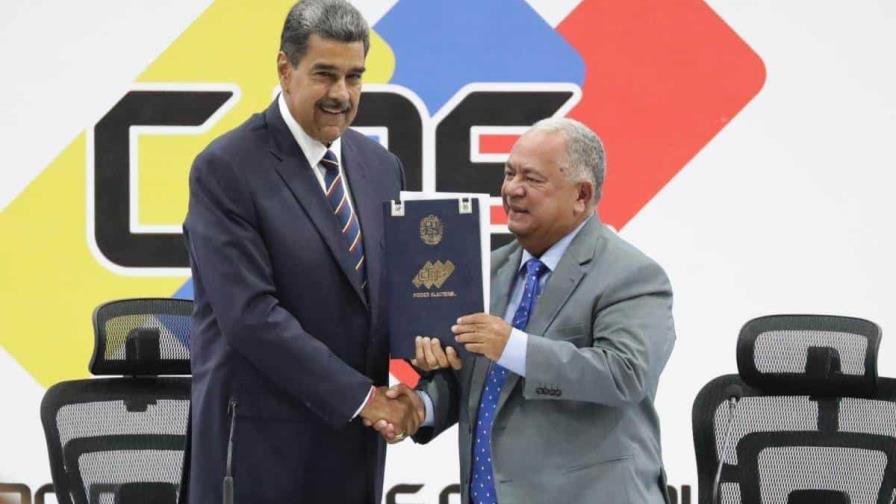 El Consejo Nacional Electoral venezolano proclama oficialmente presidente a Maduro