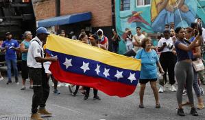 Polic&iacute;as pretenden tomar residencia de Embajada argentina en Caracas, denuncia opositor