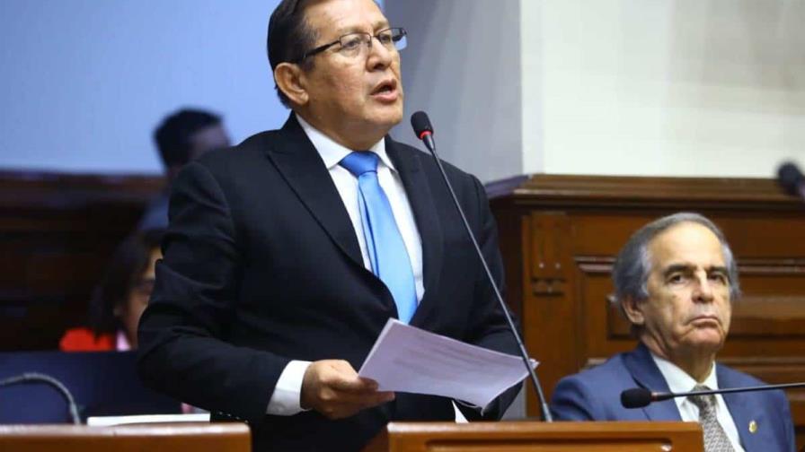 El presidente del Congreso peruano pide al Gobierno rechazar los resultados en Venezuela