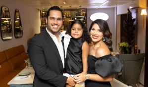 Juan Carlos Pichardo inaugura restaurante "La Estrofa"