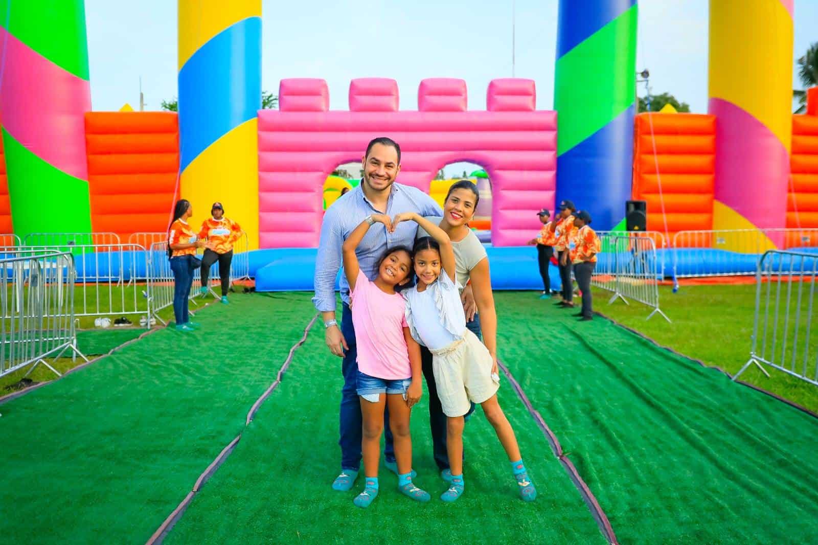Pamela Toribio, Emmanuel del Villar , Eva Acosta y Mía Victoria del Villar.