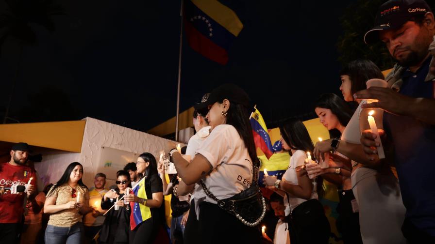 Venezolanos en RD realizan vigilia frente al consulado de su país