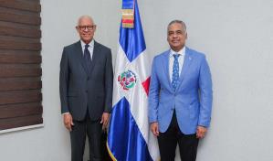 Joel Santos juramenta al nuevo rector del ITSC