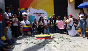 Los venezolanos en República Dominicana continúan con las protestas a las puertas del consulado