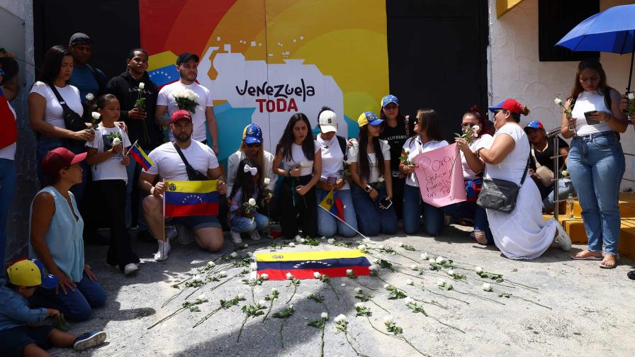 Los venezolanos en República Dominicana continúan con las protestas a las puertas del consulado