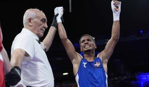 El dominicano Yunior Alcántara gana y se une a Pinales en cuartos de final del boxeo de París 2024