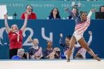 Simone Biles y EEUU se redimen con oro olímpico en la gimnasia