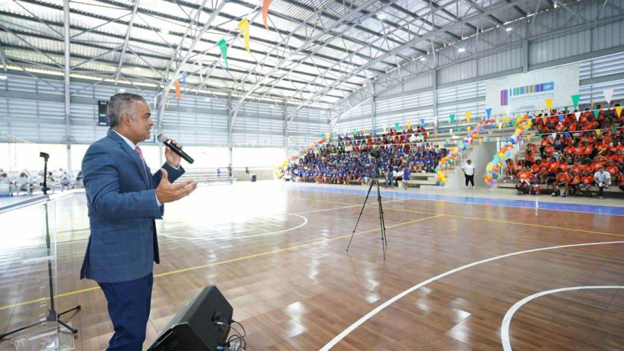 Cientos de niños toman parte en el campamento infantil del Nuevo Domingo Savio organizado por URBE