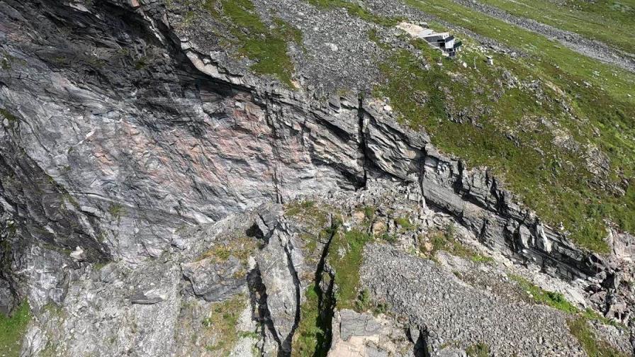 Inevitable derrumbe de montaña en Noruega amenaza a poblados con gran tsunami