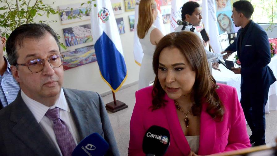 Ministra de la Mujer felicita a Faride Raful por designación en Interior y Policía