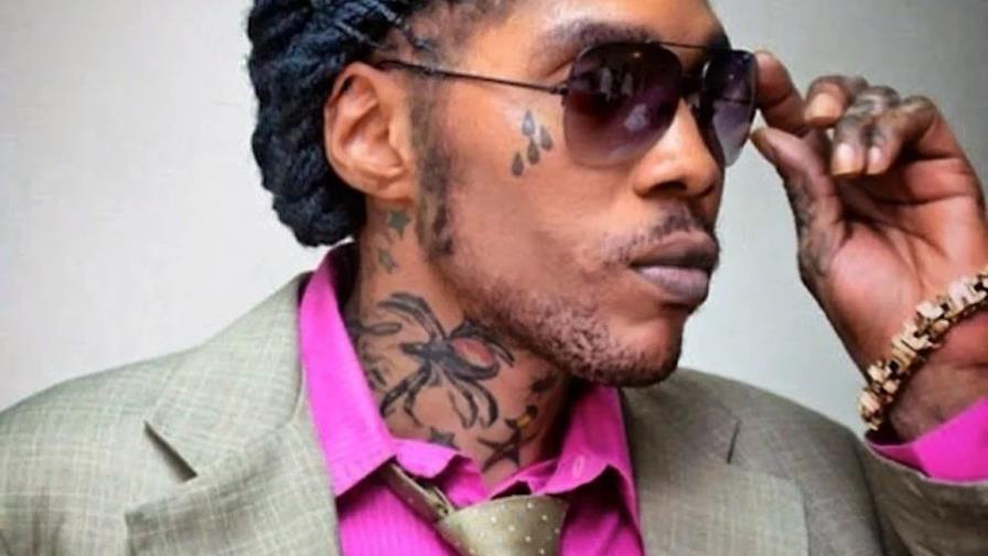 Cantante jamaicano Vybz Kartel queda libre tras años encarcelado por asesinato