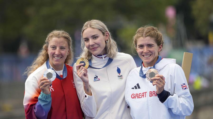 Francesa Beaugrand gana triatlón femenino tras temor por calidad del agua en el Sena