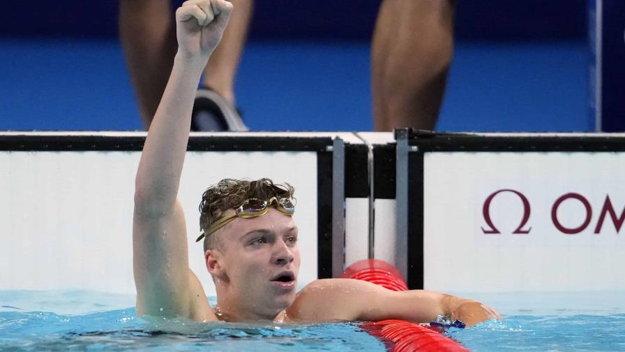 Marchand logra uno de los dobletes más audaces en la historia olímpica; Ledecky añade otro oro