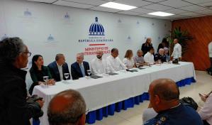 Policías y bomberos tendrán descuentos de hasta un 23 % en principales farmacias del país