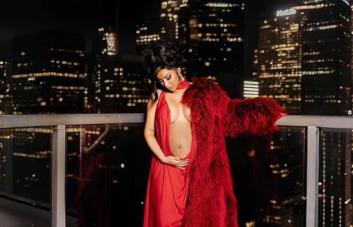 En medio de proceso de divorcio, Cardi B anuncia su tercer embarazo