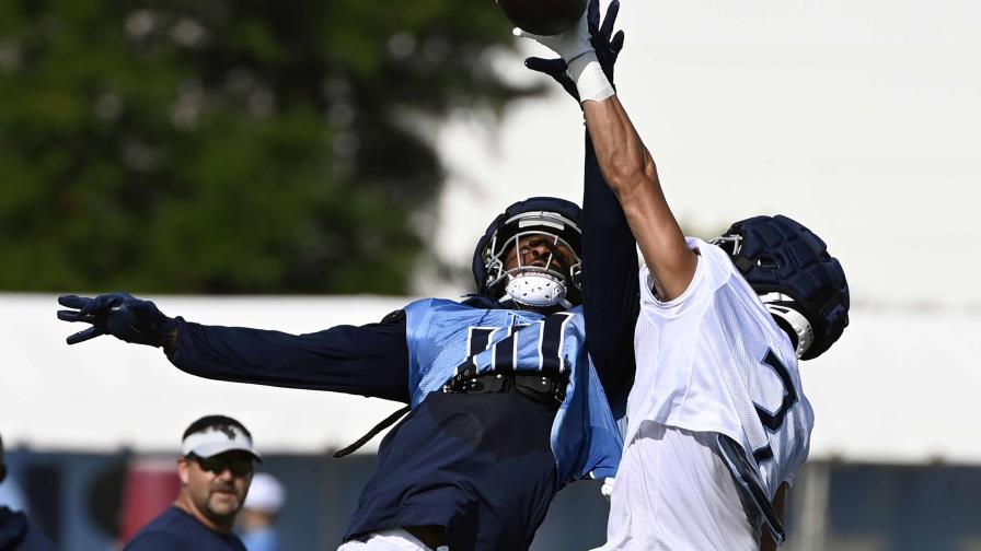 Hopkins podría quedar fuera de 4 a 6 semanas con los Titans por lesión de rodilla