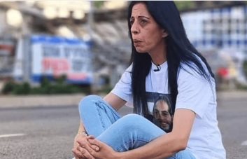 Familias de rehenes israelíes secuestrados hace 300 días temen lo peor tras la muerte de Haniyeh