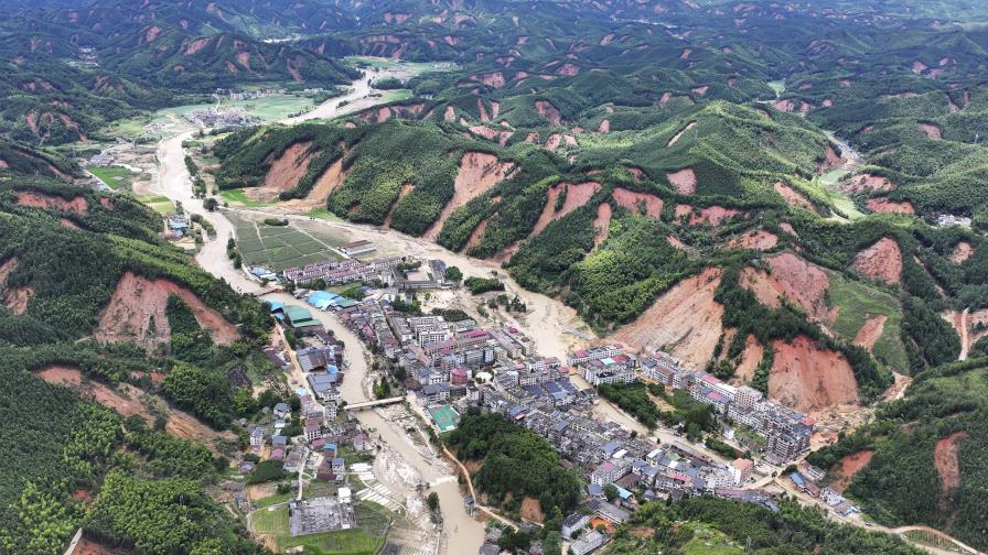 Más de 1.2 millones de damnificados por fuertes lluvias en el centro de China