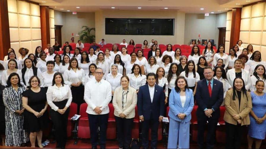 Programa de la Embajada de EEUU en RD, AWE, gradúa a 66 mujeres emprendedoras