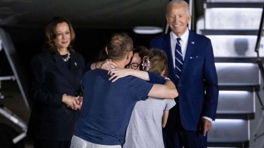 Biden y Harris reciben a estadounidenses liberados en intercambio de prisioneros con Rusia