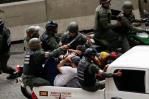 Gobierno de Venezuela detiene a dos hombres con armas provenientes presuntamente de EE.UU.