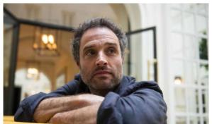 Condenan al actor Daniel Guzmán por echar de su casa a unos okupas y lesionar a uno de ellos