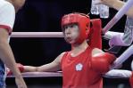 Boxeadora taiwanesa Lin, implicada en polémica de género, supera primer combate