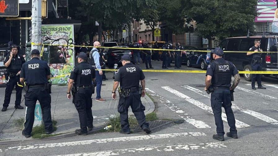 Dos sargentos de la policía de NY heridos en un forcejeo con un sospechoso de robo a mano armada