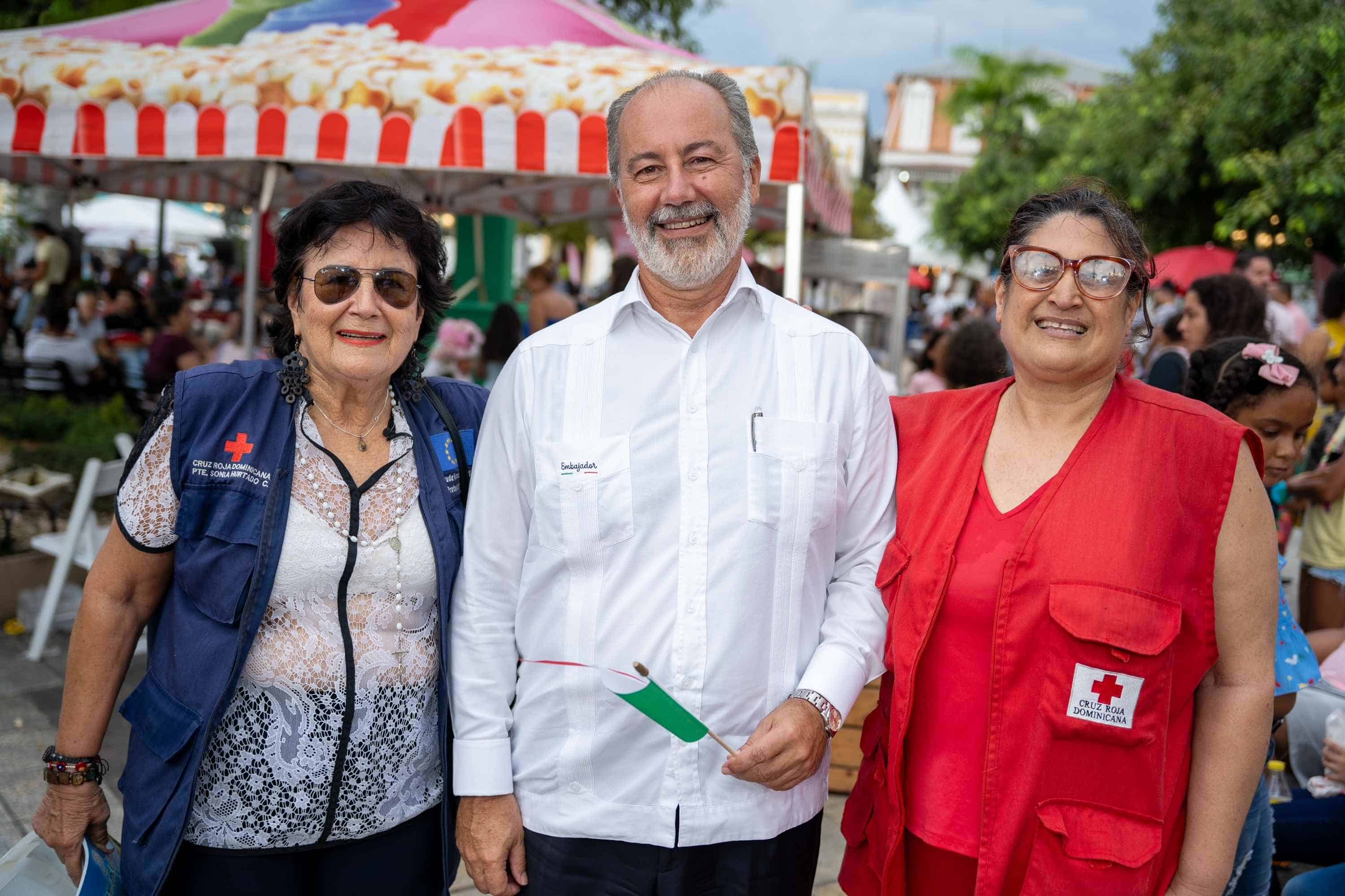 Sonia Hurtado, Stefano Quierolo Palmas y Erika Morales.