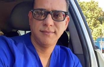 Revisan cámaras de seguridad para localizar al médico desaparecido en Santiago