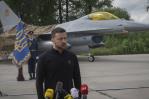Zelenski anuncia la llegada a Ucrania de los primeros aviones de combate F-16