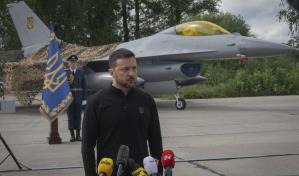 Zelenski anuncia la llegada a Ucrania de los primeros aviones de combate F-16