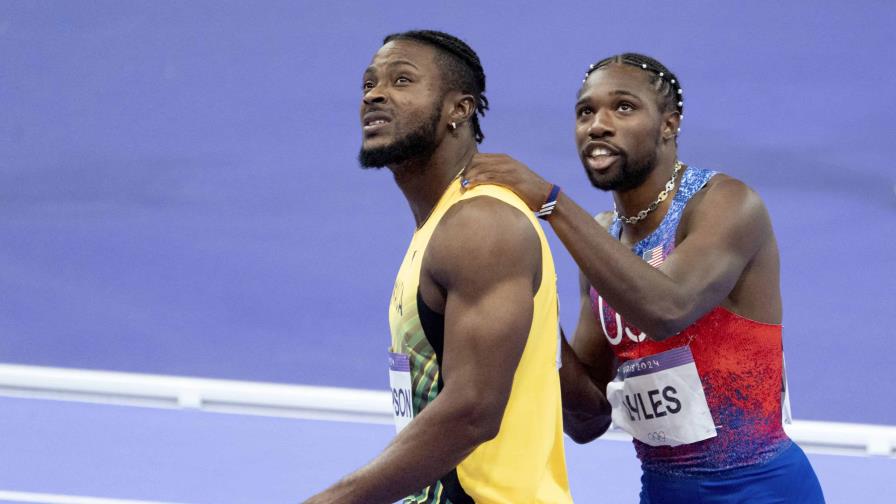 Noah Lyles y Yaroslava Mahuchikh ponen en pie al Estadio de Francia